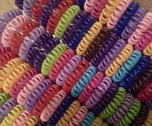 Резинэн braids нь сүлжих эсвэл Африкийн braids засах боломжтой